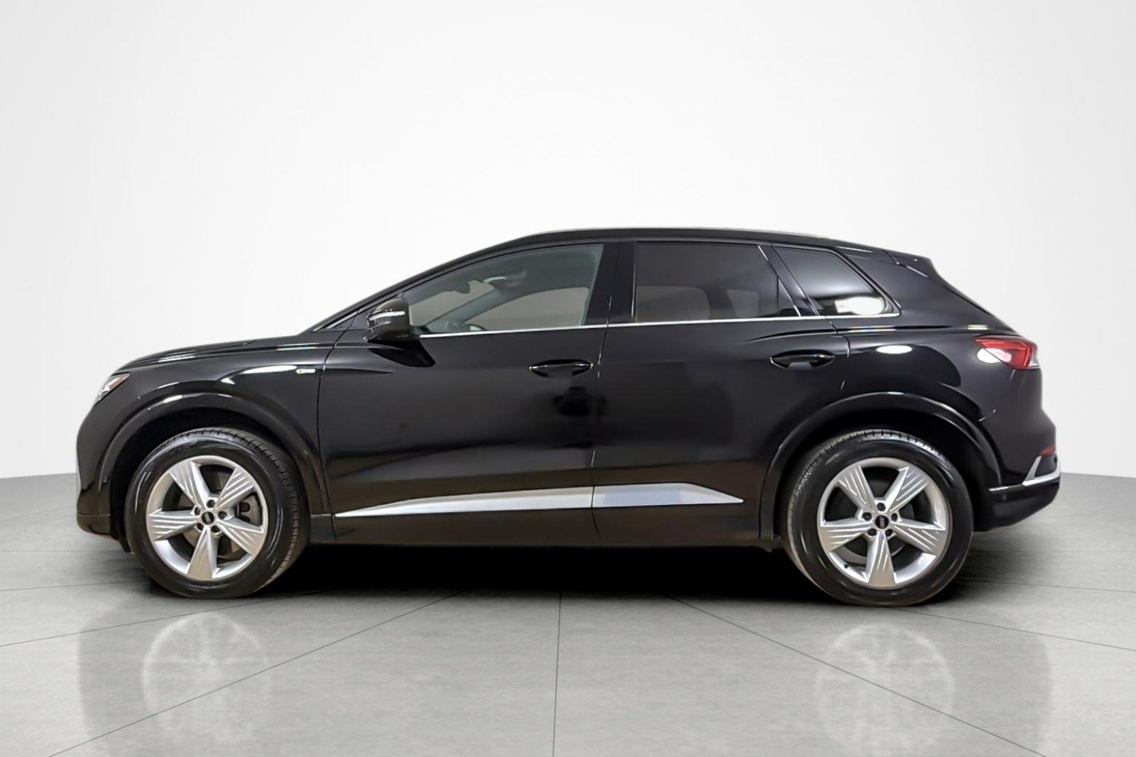 Certified 2023 Audi Q4 e-tron Premium Plus w/ Premium Plus AWD/4WD image 2
