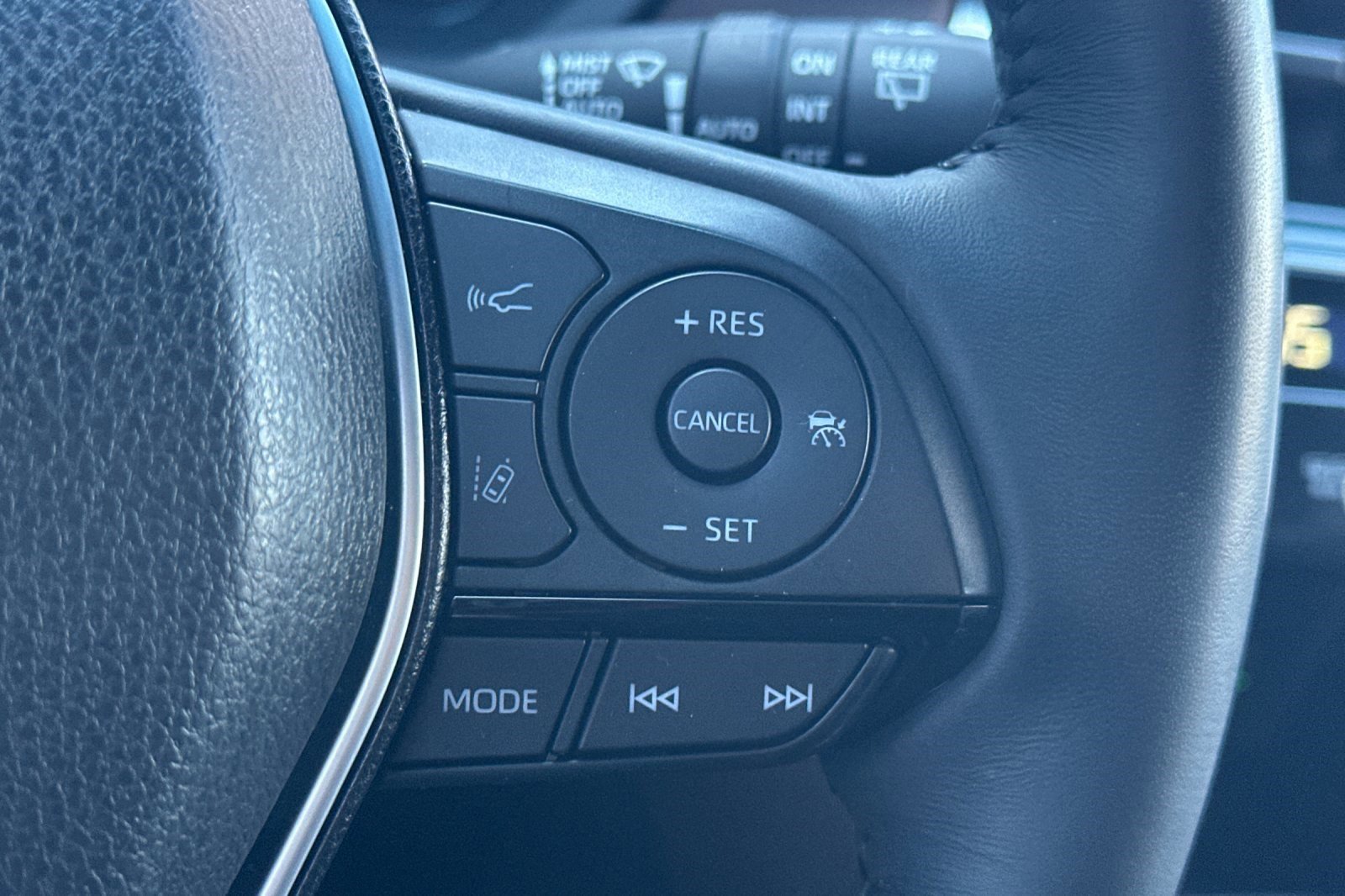 Used 2023 Toyota Venza Limited image 31