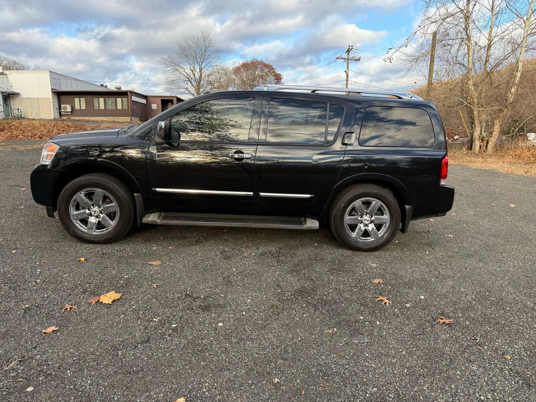 Used 2010 Nissan Armada Platinum w/ Captain Seat Pkg image 7