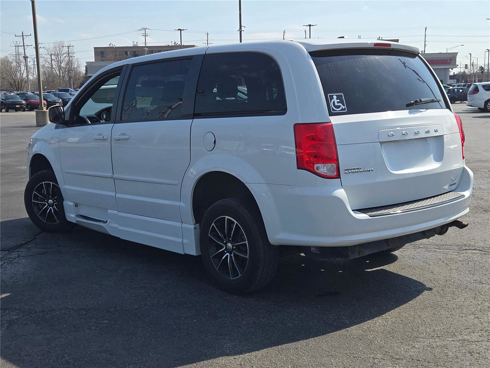 Used 2016 Dodge Grand Caravan SE image 12