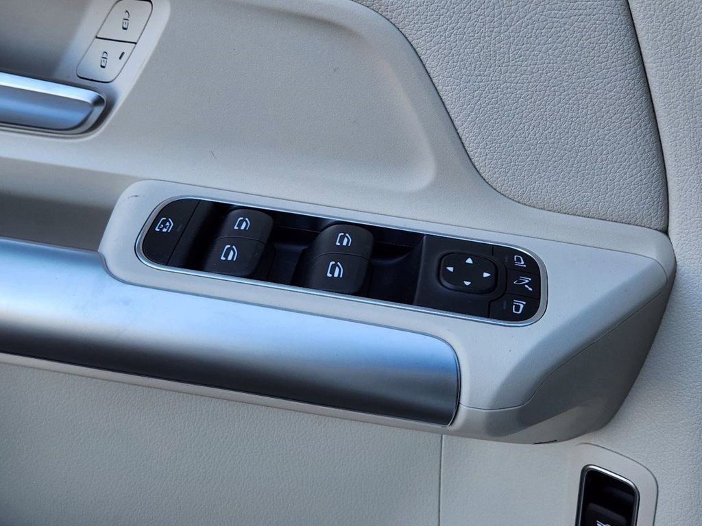 Used 2025 Mercedes-Benz GLA 250 4MATIC image 9