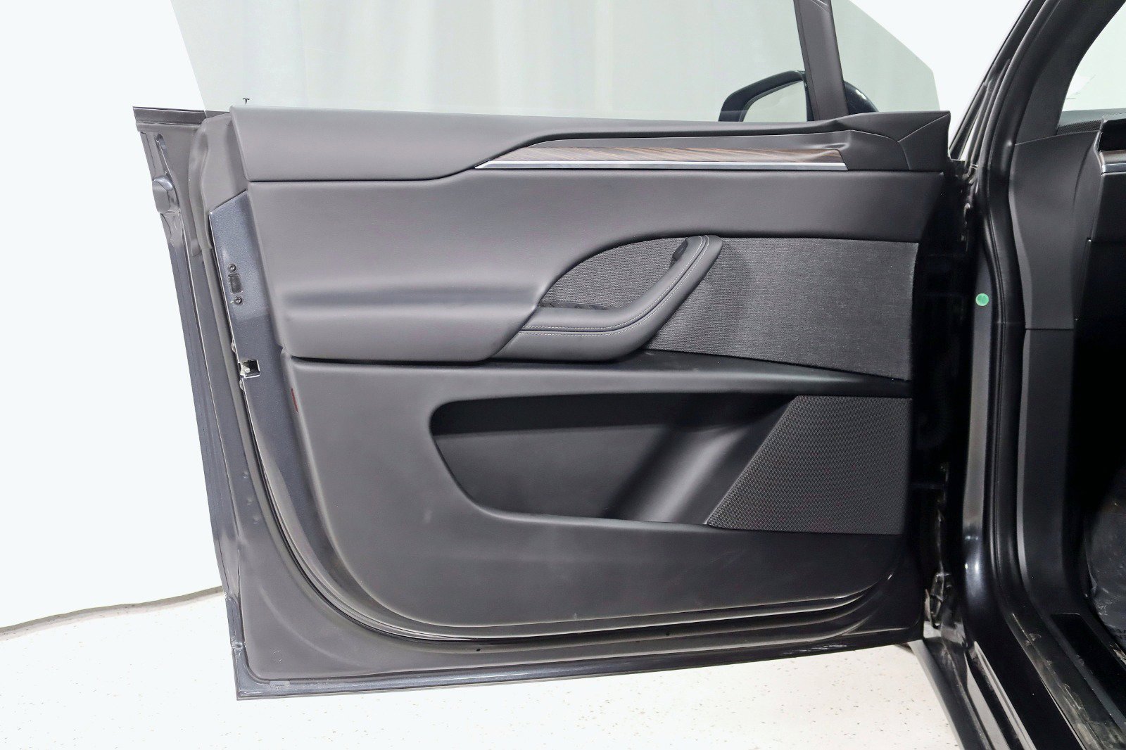 Used 2024 Tesla Model X image 34
