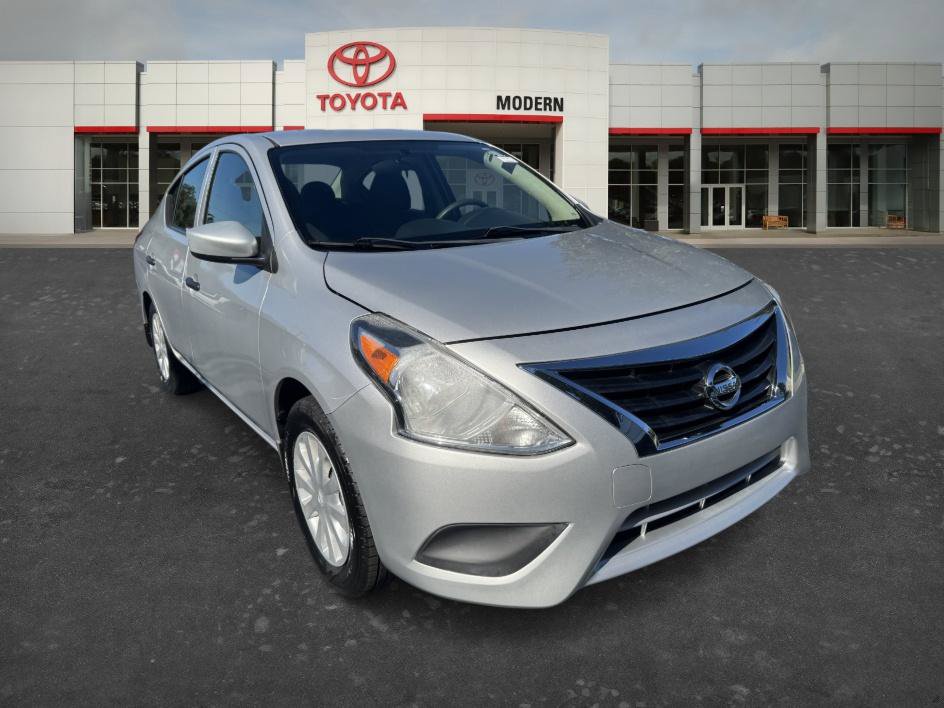 Used 2018 Nissan Versa S Plus FWD image 3