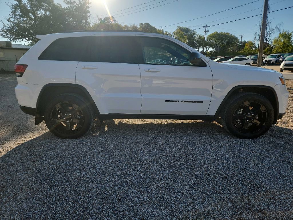 Used 2018 Jeep Grand Cherokee Laredo AWD/4WD image 7