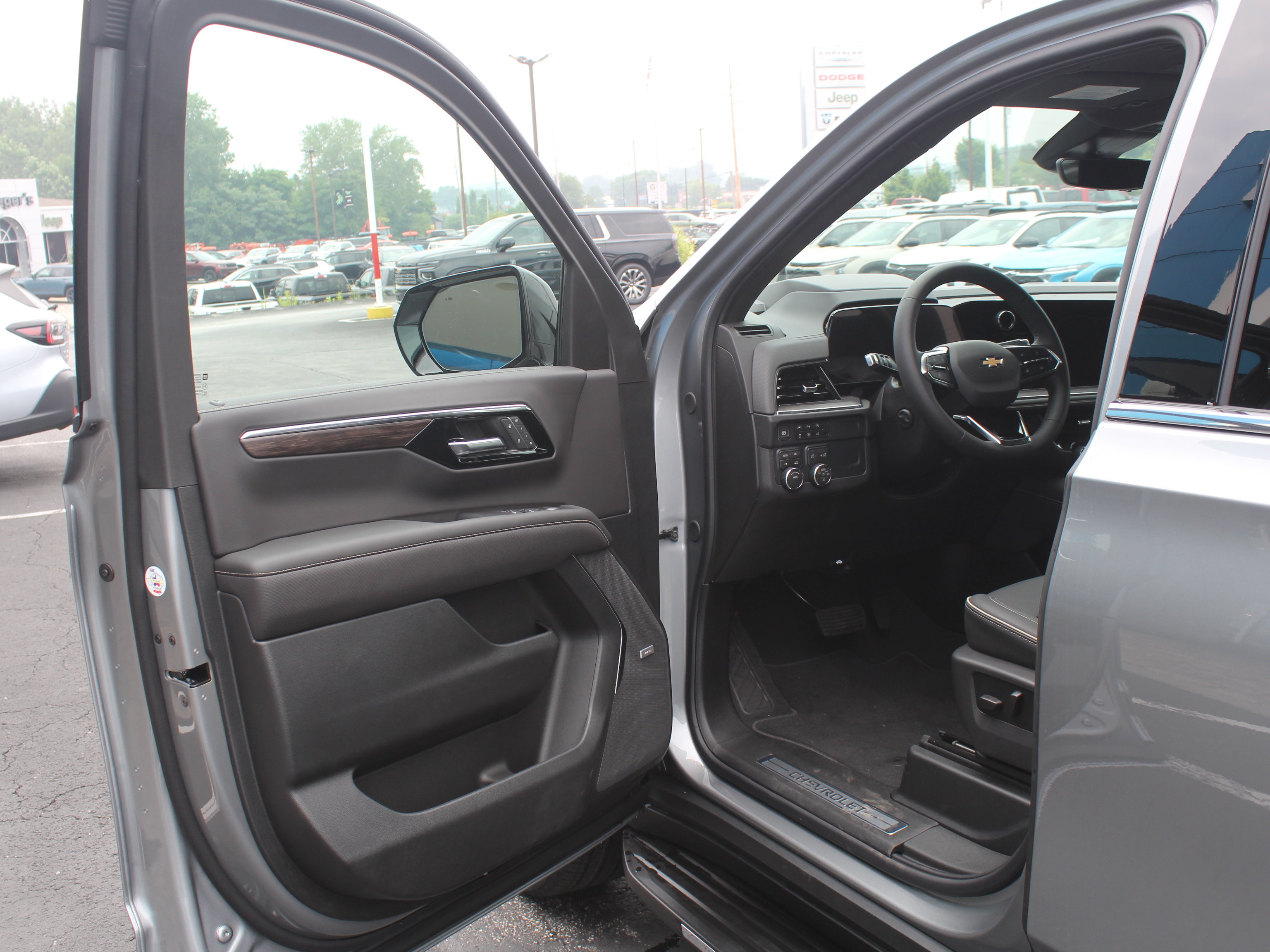 New 2026 Chevrolet Suburban Premier AWD/4WD image 8