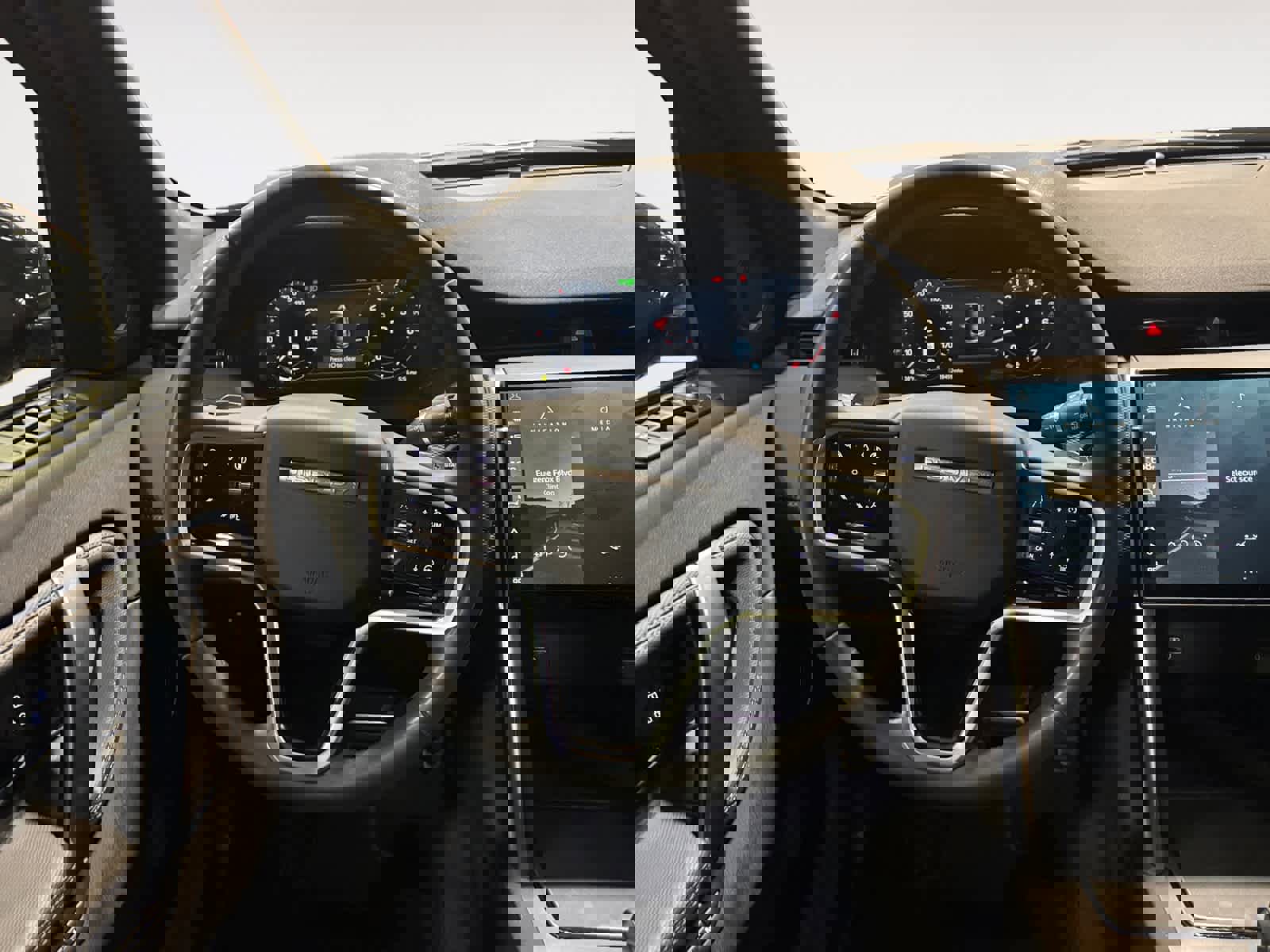 Used 2024 Land Rover Discovery Sport Dynamic SE image 13