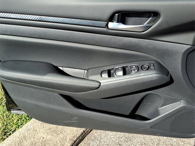 New 2025 Nissan Altima 2.5 SV image 7