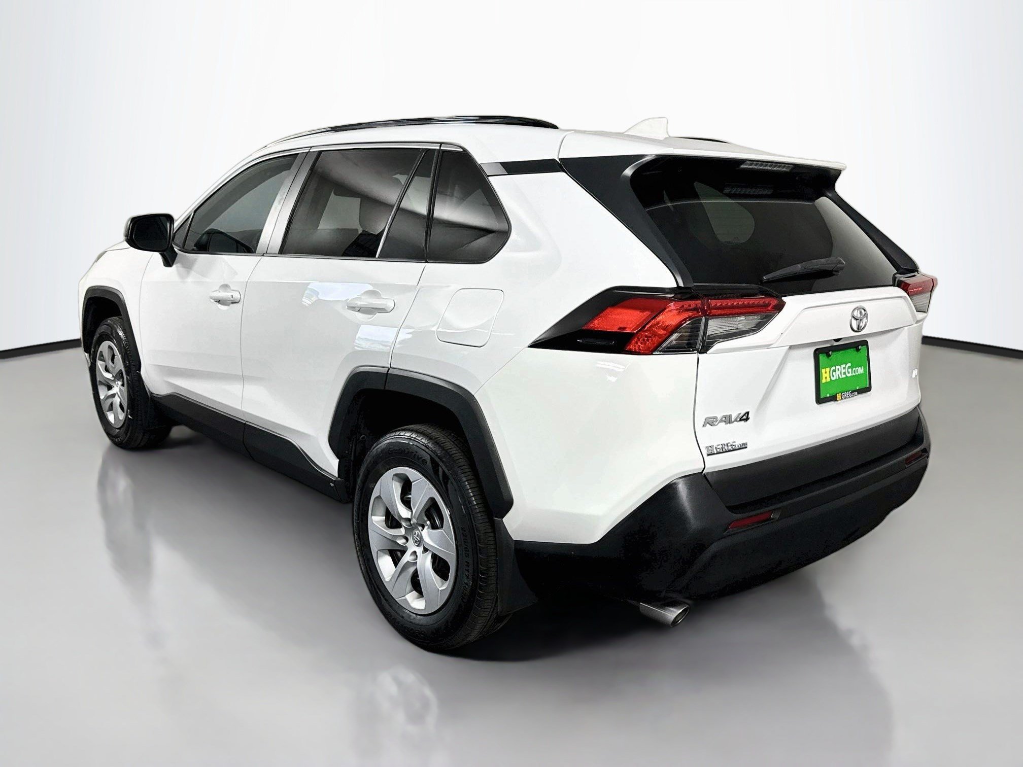 Used 2020 Toyota RAV4 LE FWD image 7