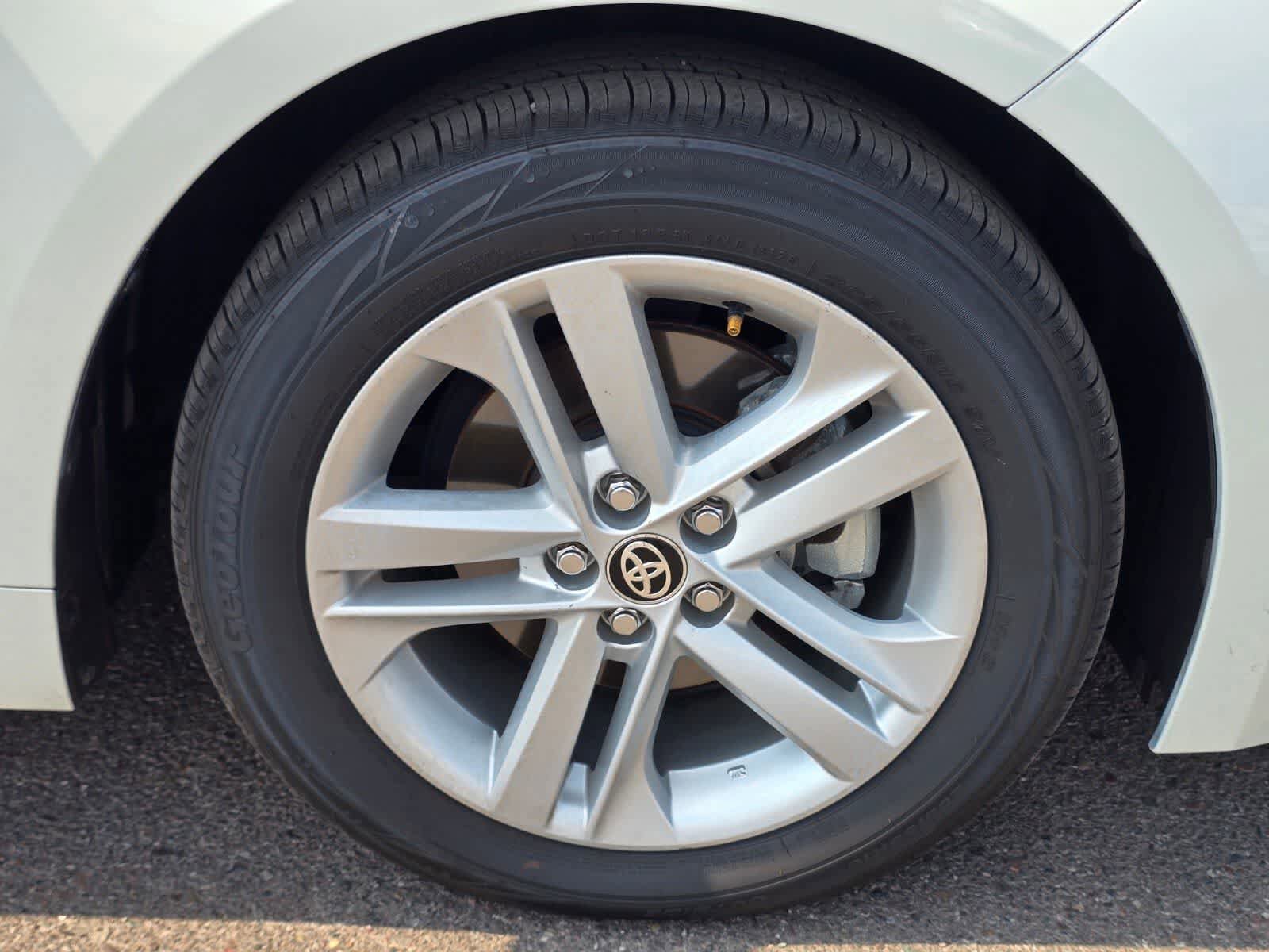 Used 2019 Toyota Corolla SE w/ Carpet Mat Package FWD image 9
