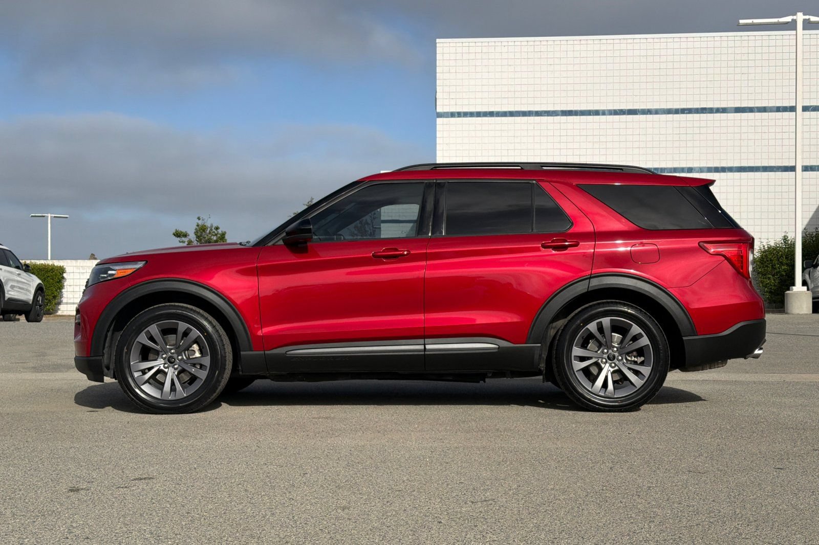 Used 2022 Ford Explorer XLT w/ Equipment Group 202A RWD image 7