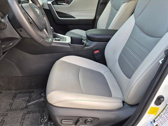 Used 2022 Toyota RAV4 XLE Premium AWD/4WD image 15