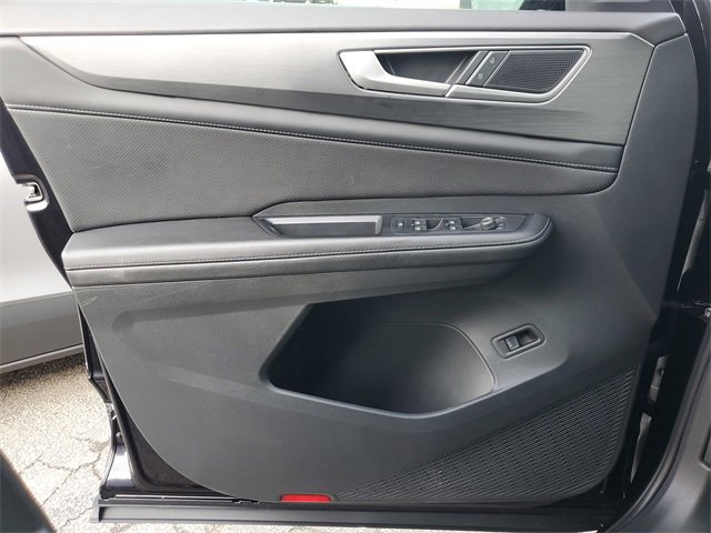 Certified 2024 Volkswagen Atlas Cross Sport SE w/ Panoramic Sunroof Package image 30