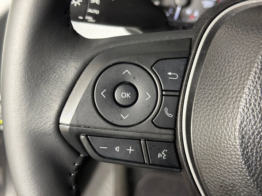 Used 2025 Toyota Corolla SE image 24