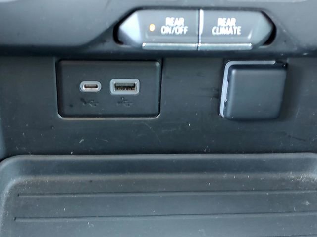 Used 2023 Chevrolet Suburban LS image 17