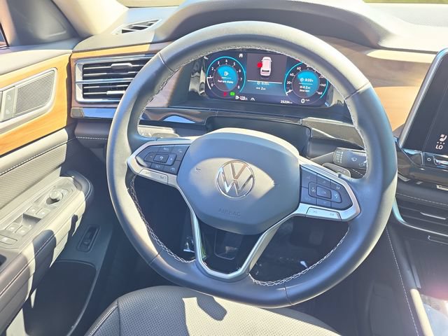 Used 2025 Volkswagen Atlas SE w/ Panoramic Sunroof Package FWD image 17