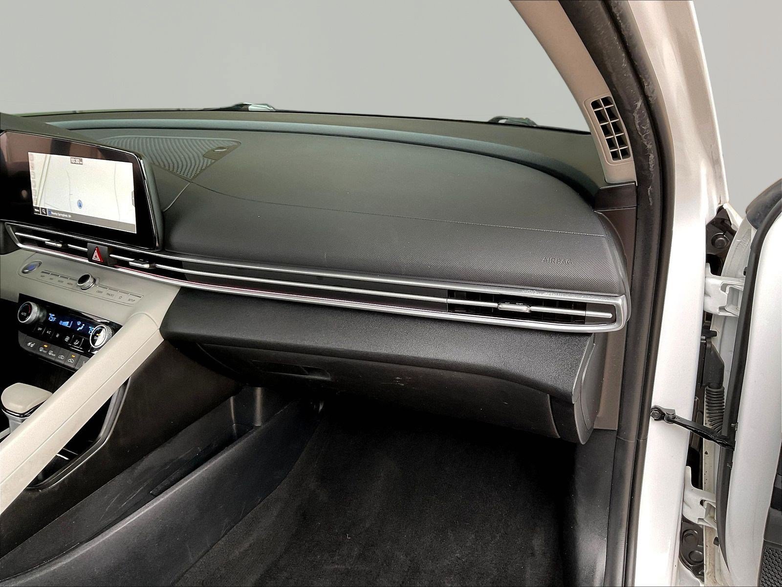 Used 2023 Hyundai Elantra Limited FWD image 24