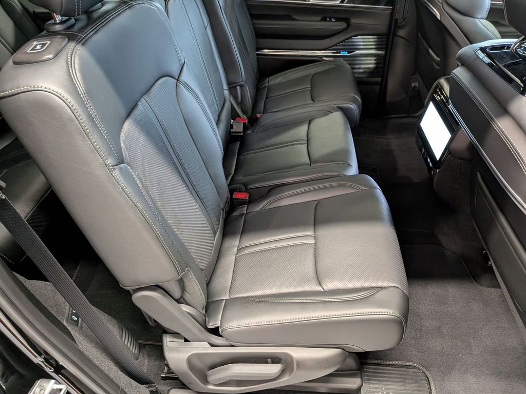 New 2026 Jeep Grand Wagoneer Summit w/ Premium Group III image 30