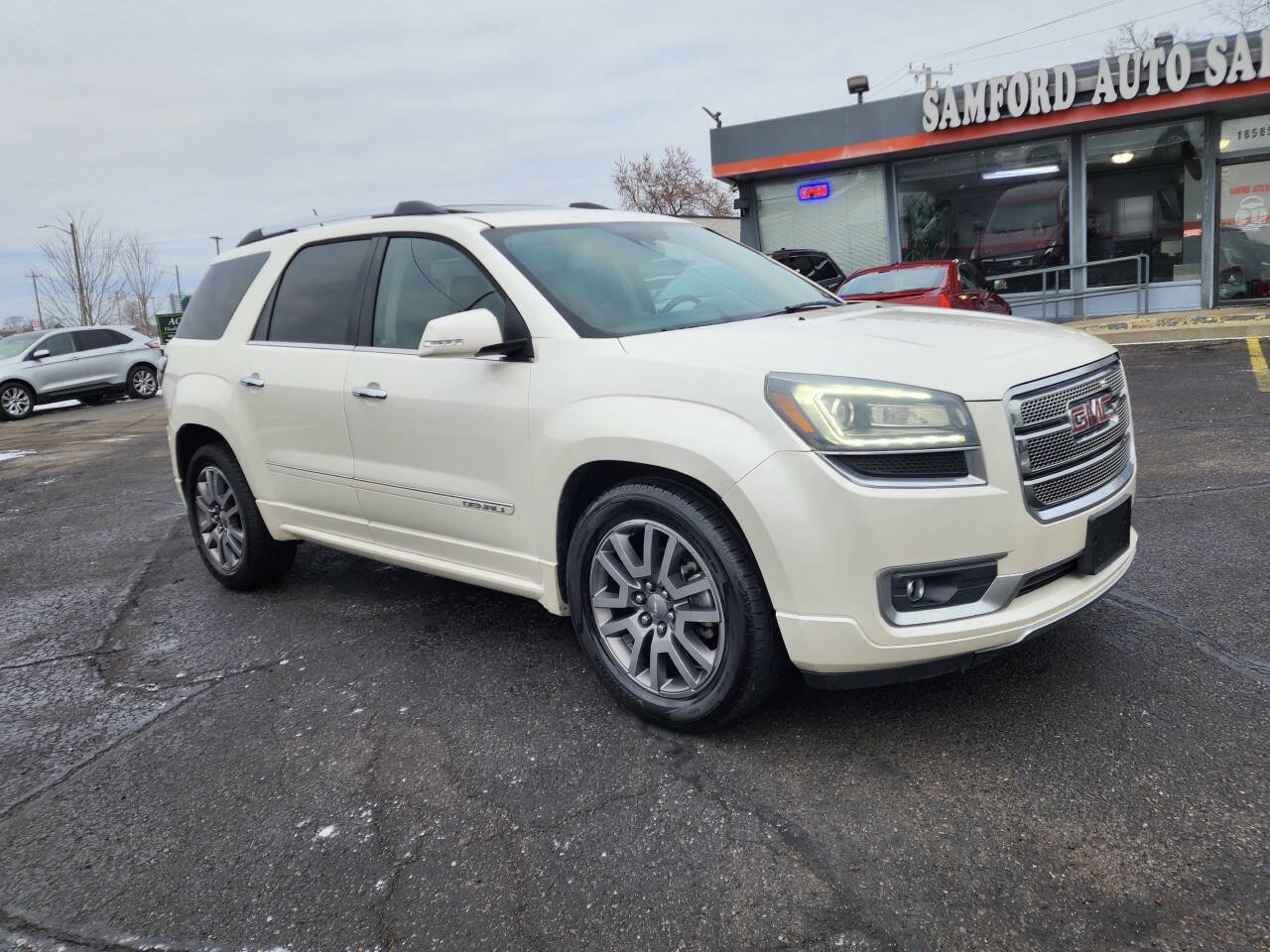 Used 2014 GMC Acadia Denali image 2
