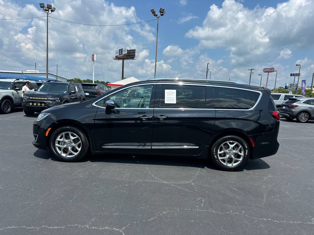 Used 2019 Chrysler Pacifica Limited FWD image 4