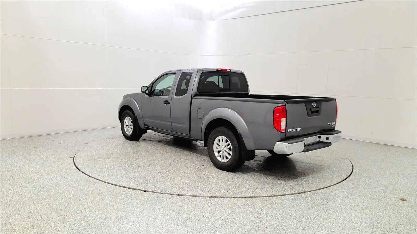 Used 2018 Nissan Frontier SV image 5