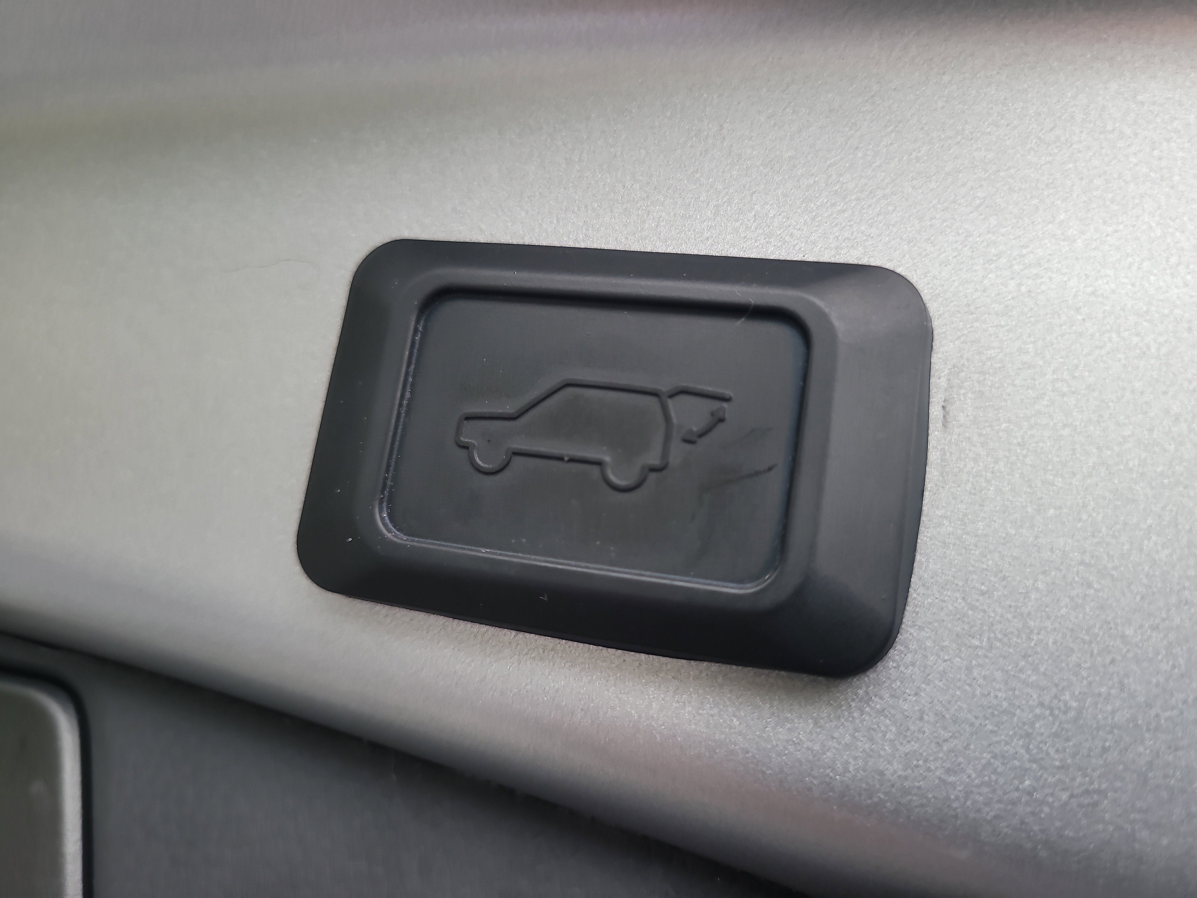 Used 2022 Toyota RAV4 XLE image 12