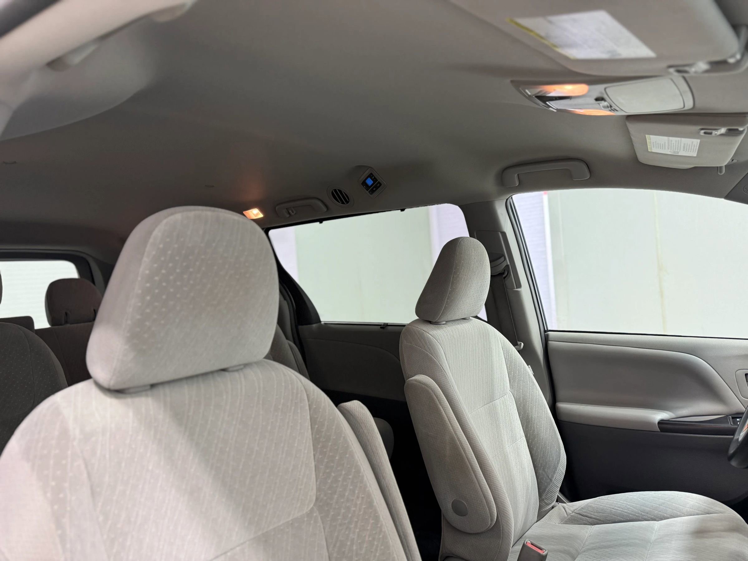 Used 2017 Toyota Sienna LE image 24