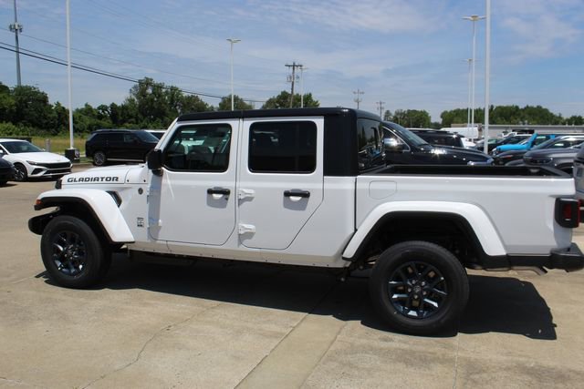 New 2026 Jeep Gladiator Sport AWD/4WD image 2