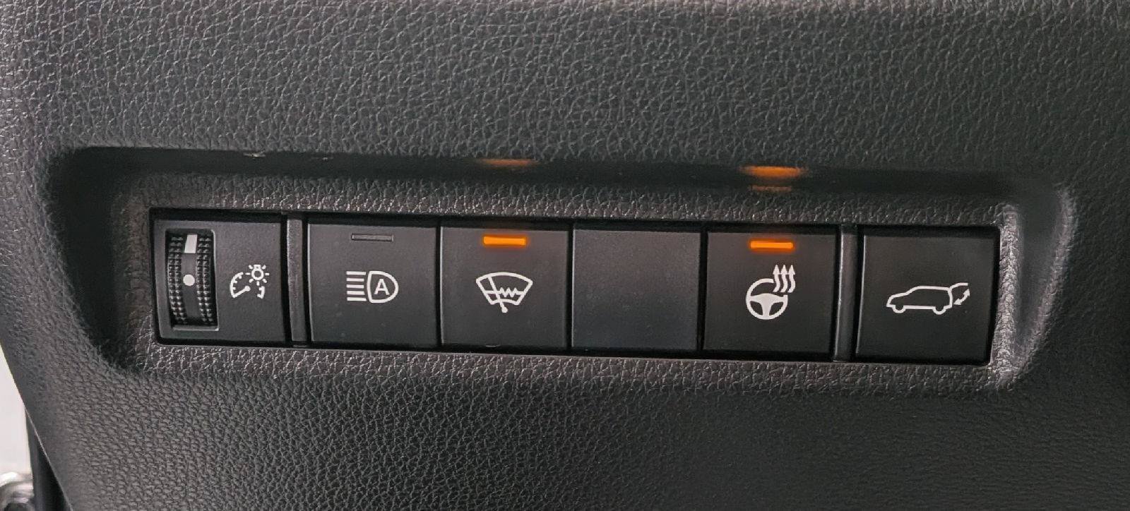 Used 2020 Toyota RAV4 XLE w/ Convenience Package AWD/4WD image 16