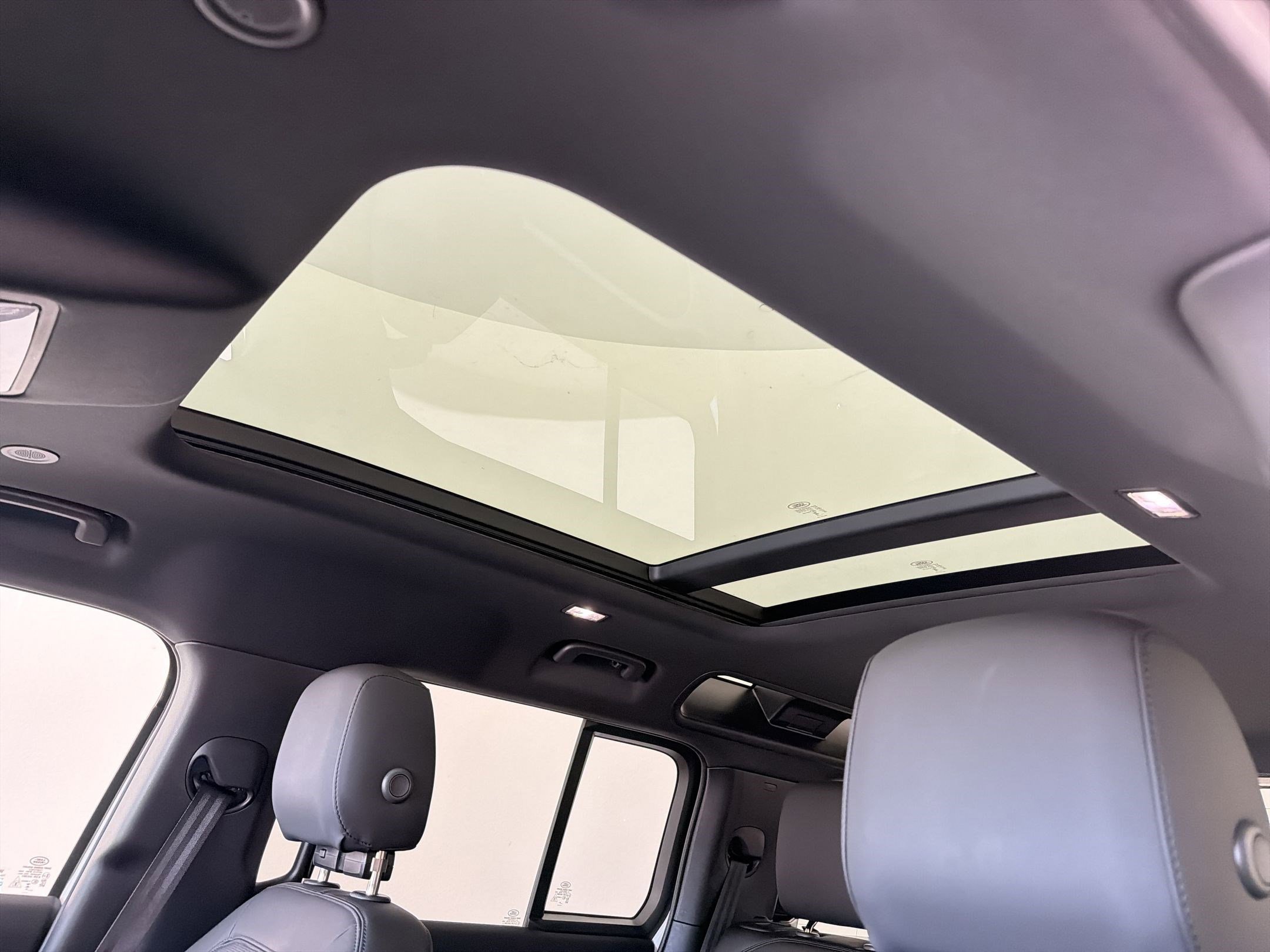 Used 2025 Land Rover Defender 110 S image 15