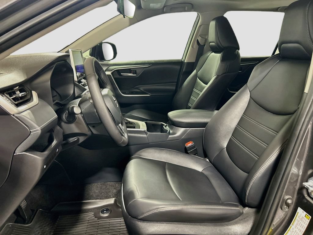 Used 2025 Toyota RAV4 XLE Premium FWD image 18