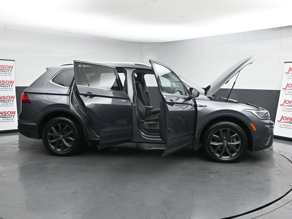Used 2023 Volkswagen Tiguan SE image 41