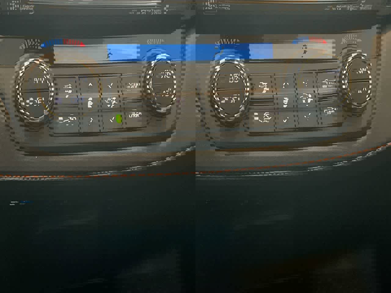 Used 2017 Toyota RAV4 SE w/ Advanced Technology Package image 19