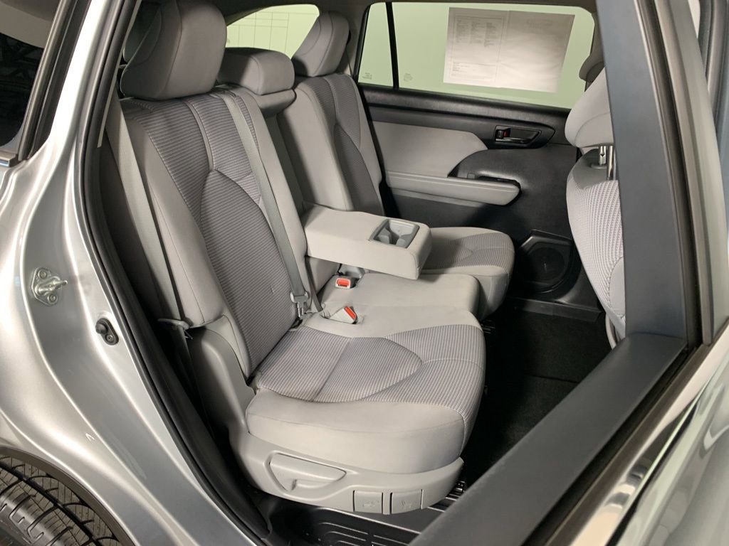 Used 2023 Toyota Highlander LE image 37