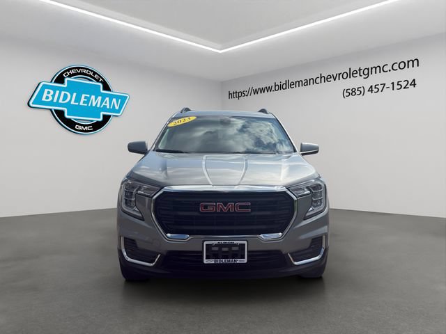 Used 2023 GMC Terrain SLE w/ Driver Convenience Package AWD/4WD image 2