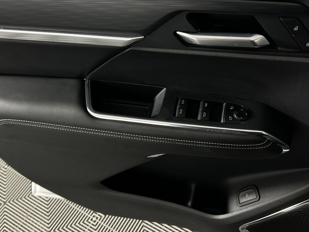 Used 2025 GMC Acadia Elevation image 28