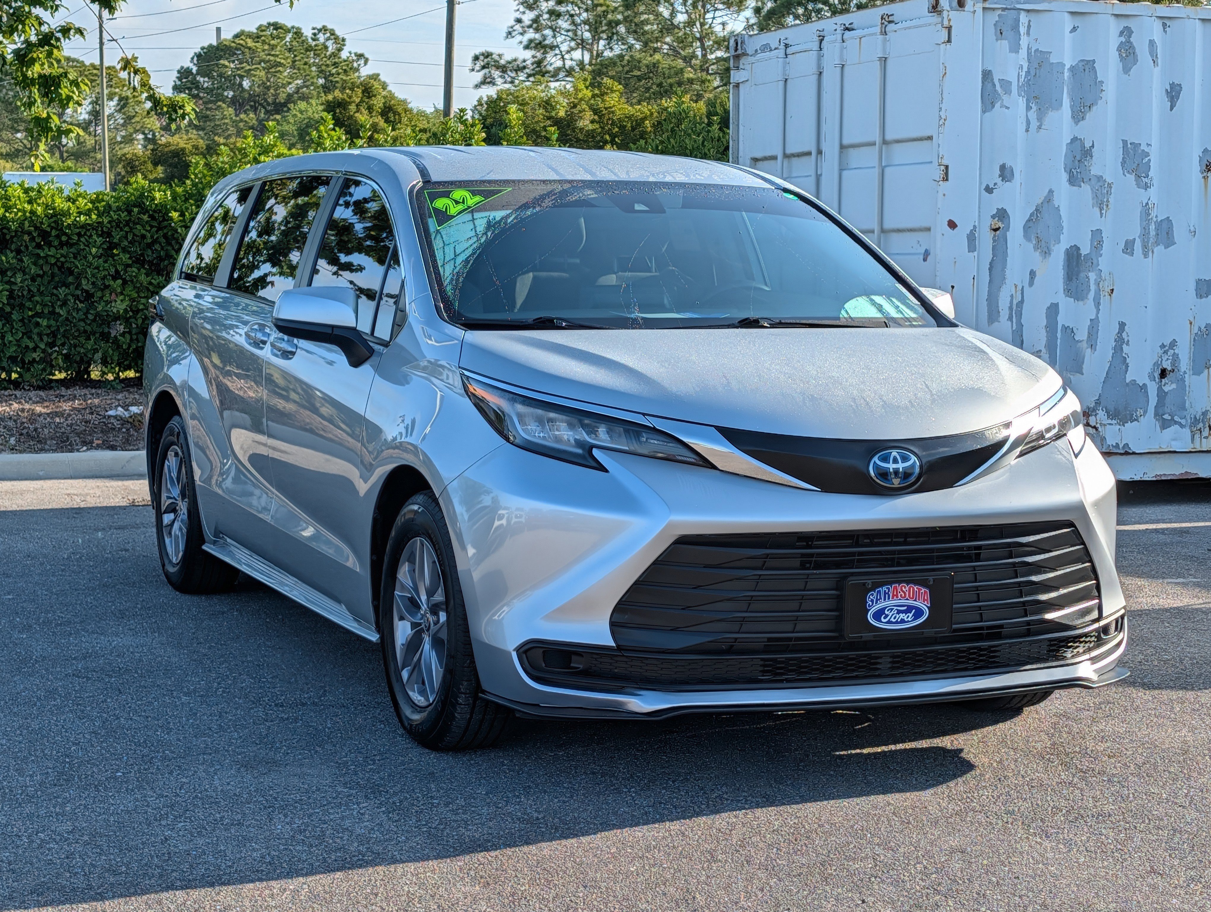 Used 2022 Toyota Sienna LE FWD image 1