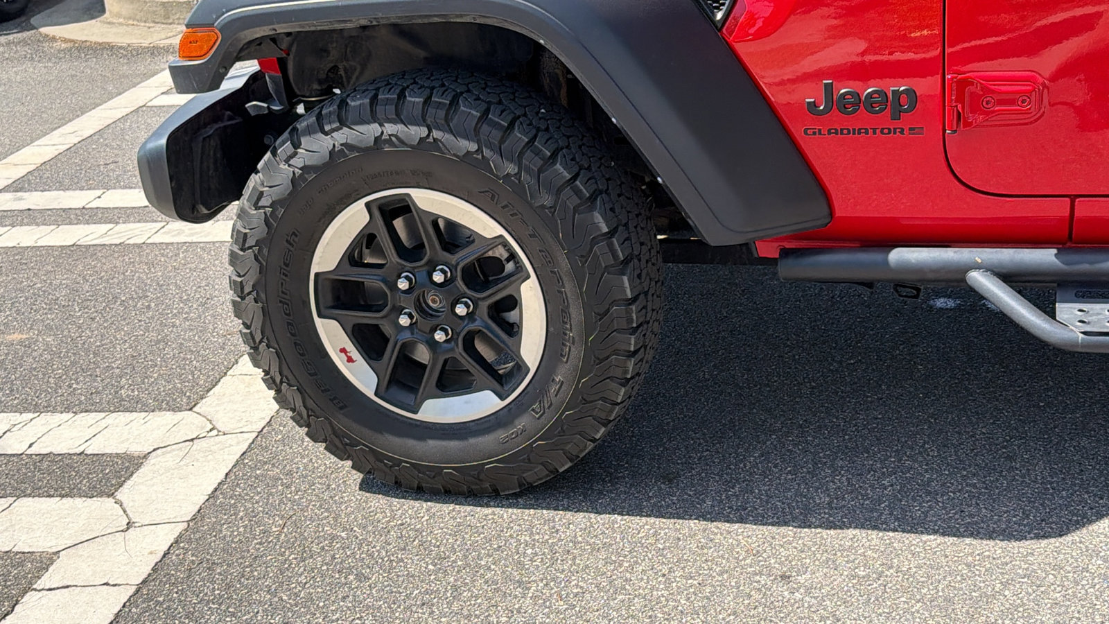 Used 2025 Jeep Gladiator Sport AWD/4WD image 12