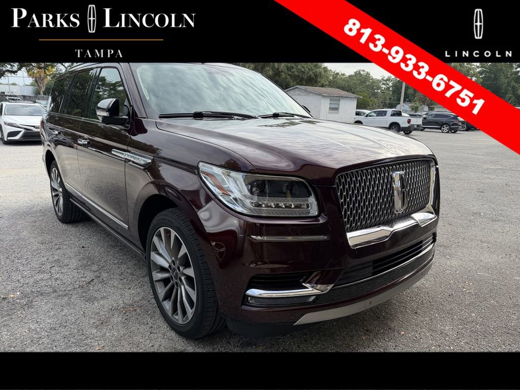 Used 2018 Lincoln Navigator Select RWD image 2
