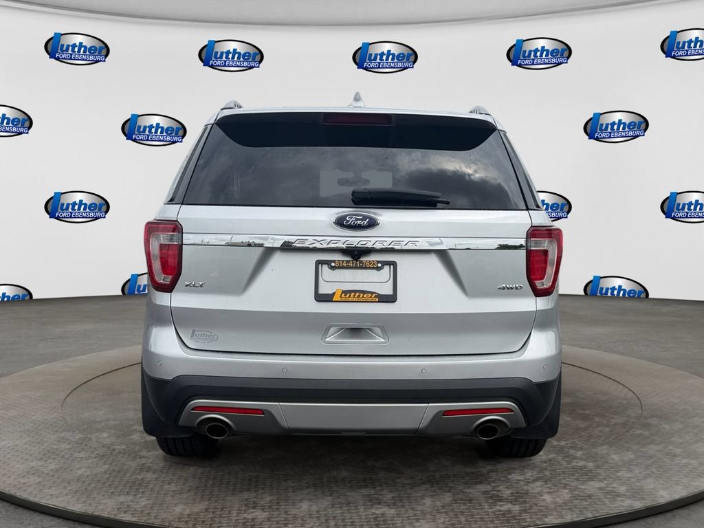 Used 2017 Ford Explorer XLT w/ Equipment Group 202A AWD/4WD image 4