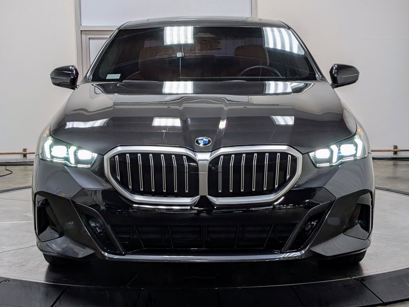 Used 2025 BMW 530i w/ M Sport Package image 3