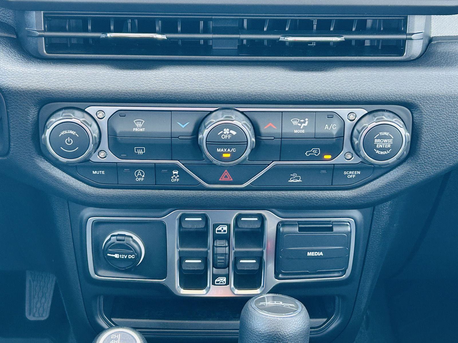 New 2026 Jeep Gladiator Sport AWD/4WD image 18