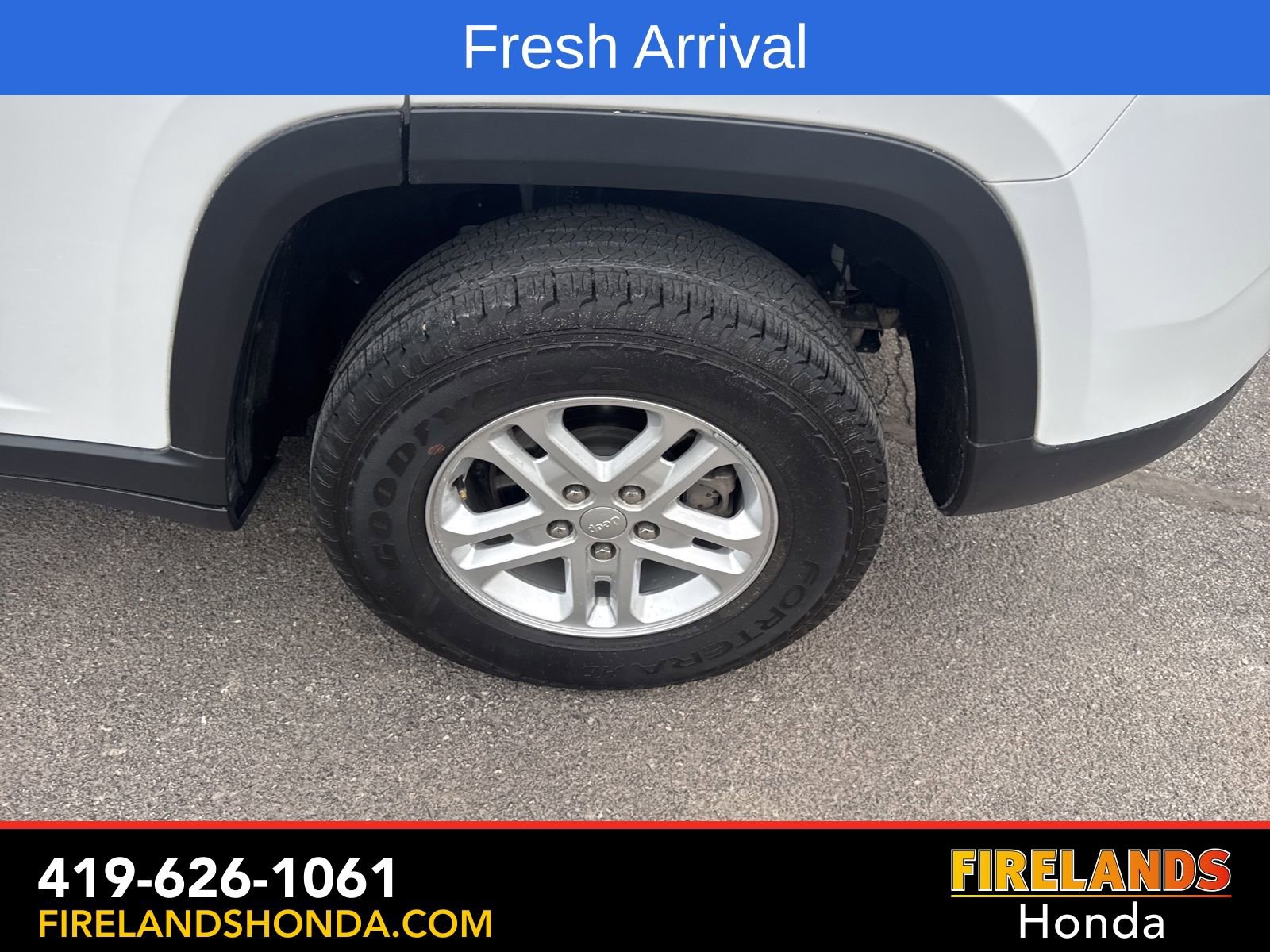 Used 2023 Jeep Grand Cherokee Laredo image 11