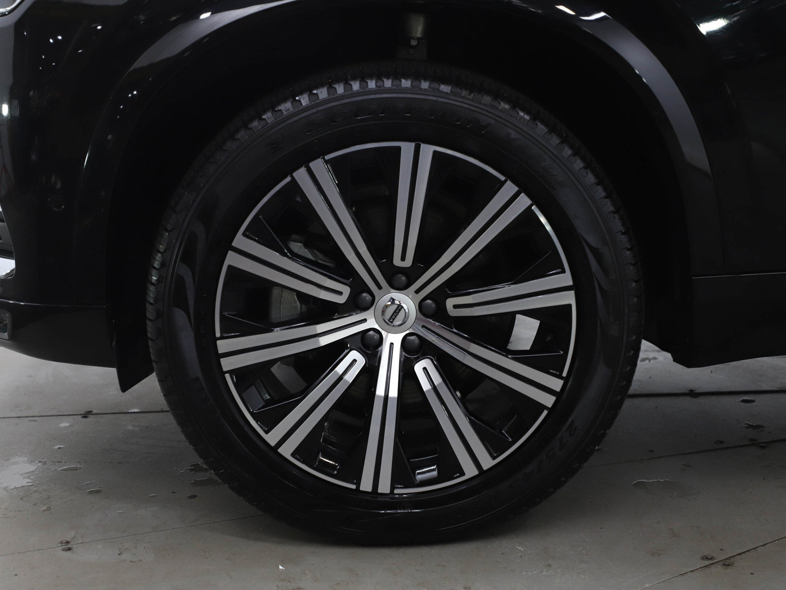 Used 2025 Volvo XC90 B6 Plus image 25