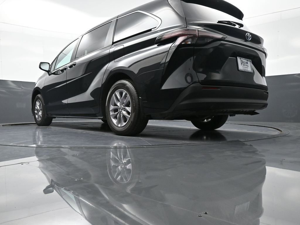 Used 2024 Toyota Sienna LE w/ Protection Package (TMS) AWD/4WD image 28