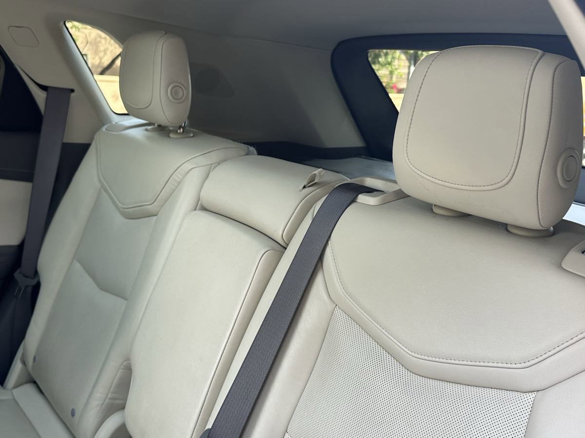 Used 2017 Cadillac XT5 Luxury w/ Driver Awareness Package image 16