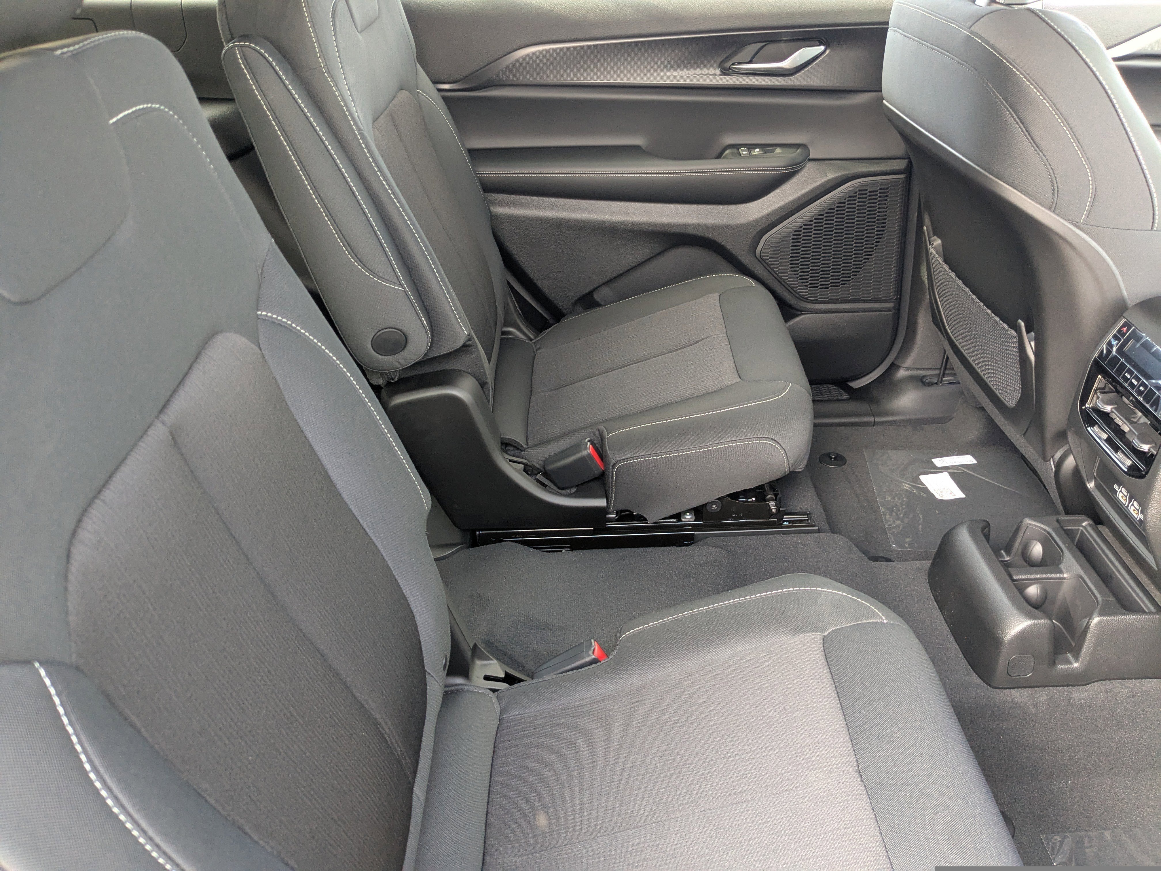 New 2025 Jeep Grand Cherokee L Laredo image 10