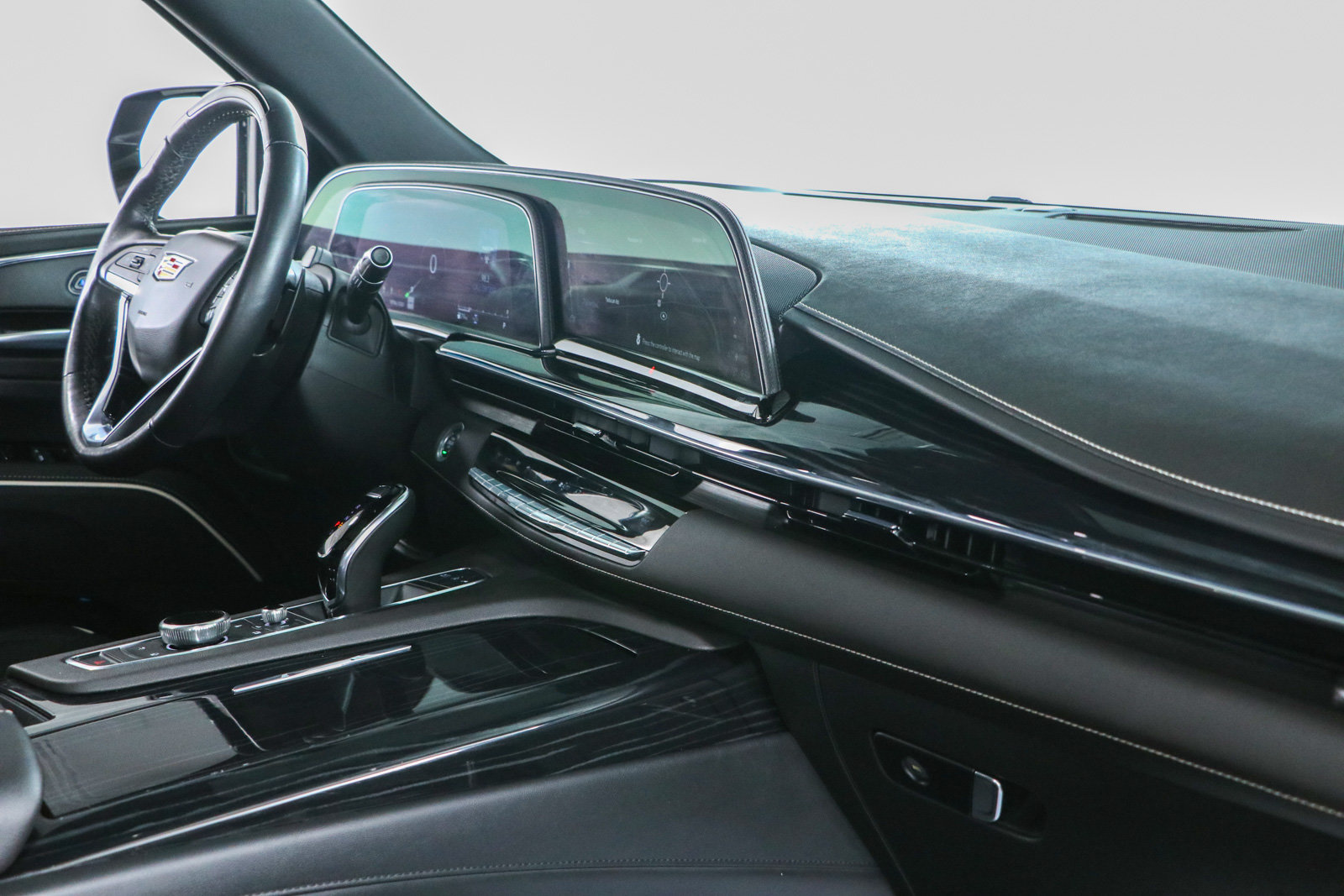 Used 2024 Cadillac Escalade Sport w/ LPO, ONYX Package AWD/4WD image 32