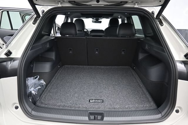 New 2026 Volkswagen Tiguan SE R-Line AWD/4WD image 12
