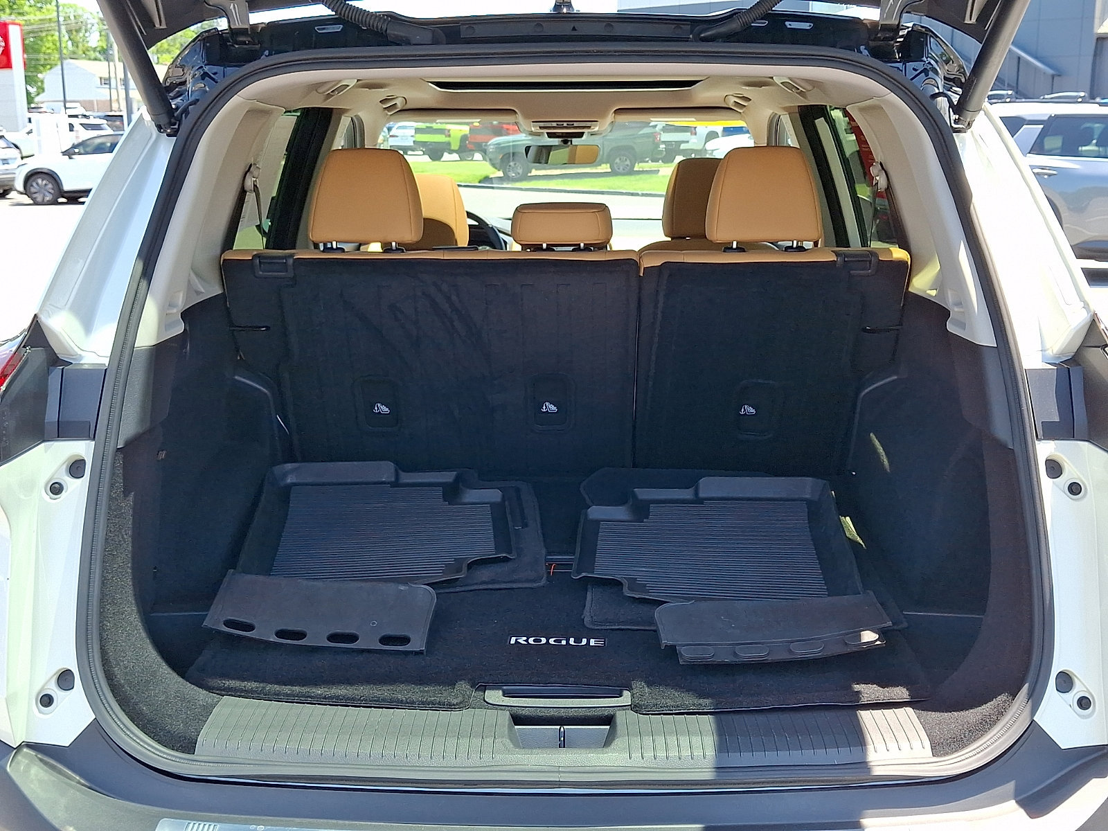 Certified 2023 Nissan Rogue Platinum w/ Platinum Premium Package AWD/4WD image 30