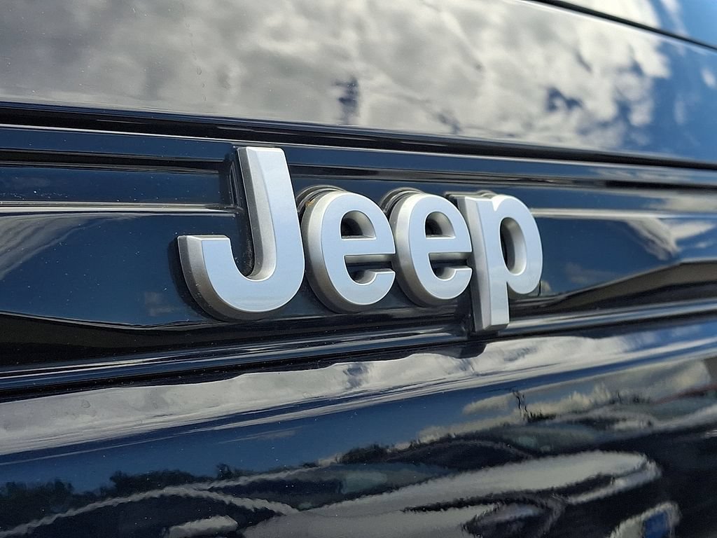 Used 2024 Jeep Grand Cherokee Limited AWD/4WD image 30